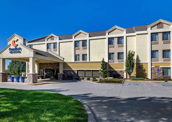 Comfort Inn & Suites Kansas City - Northeast