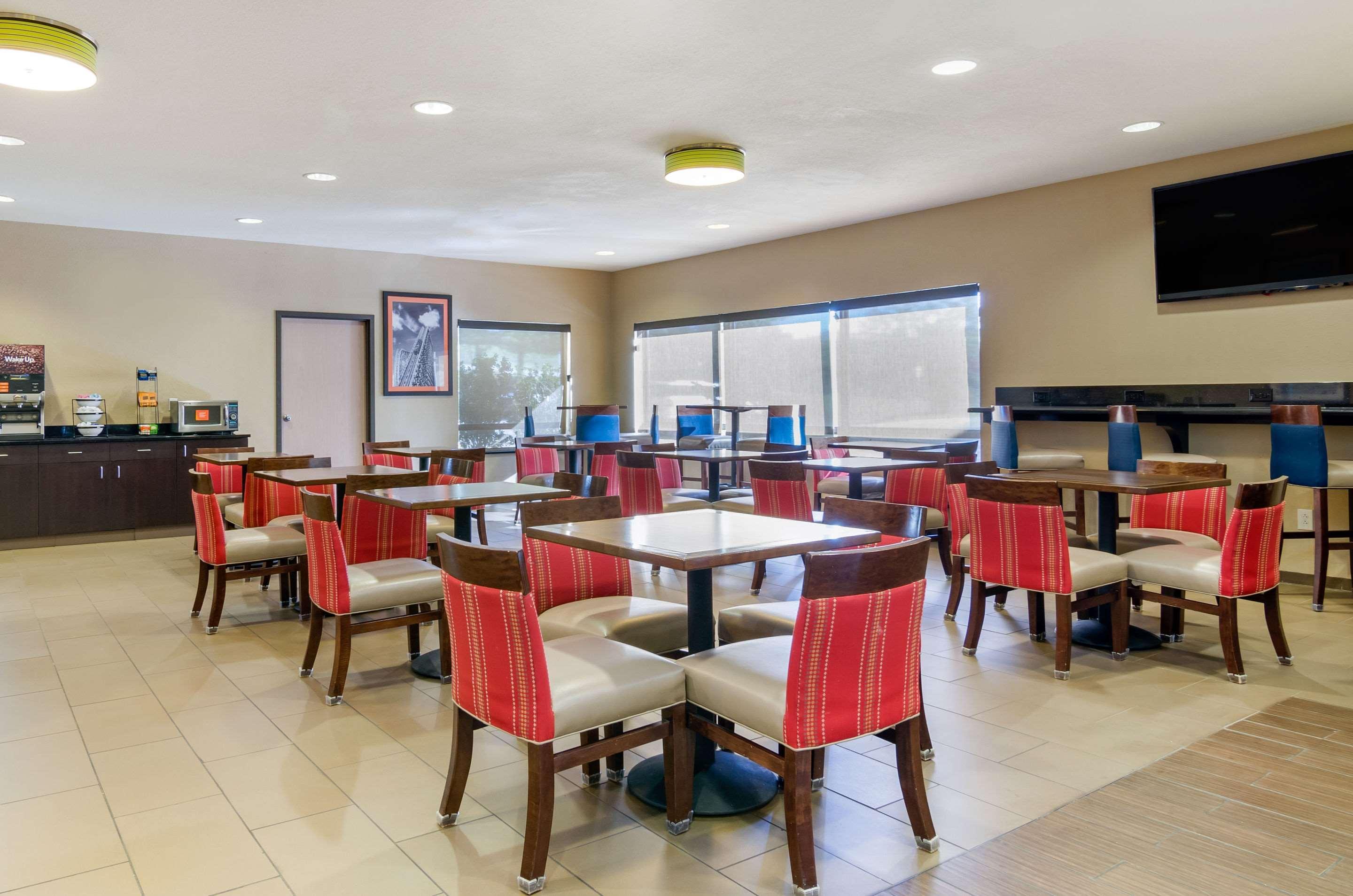 Hotel Comfort & Kansas - Northeast Kansas City