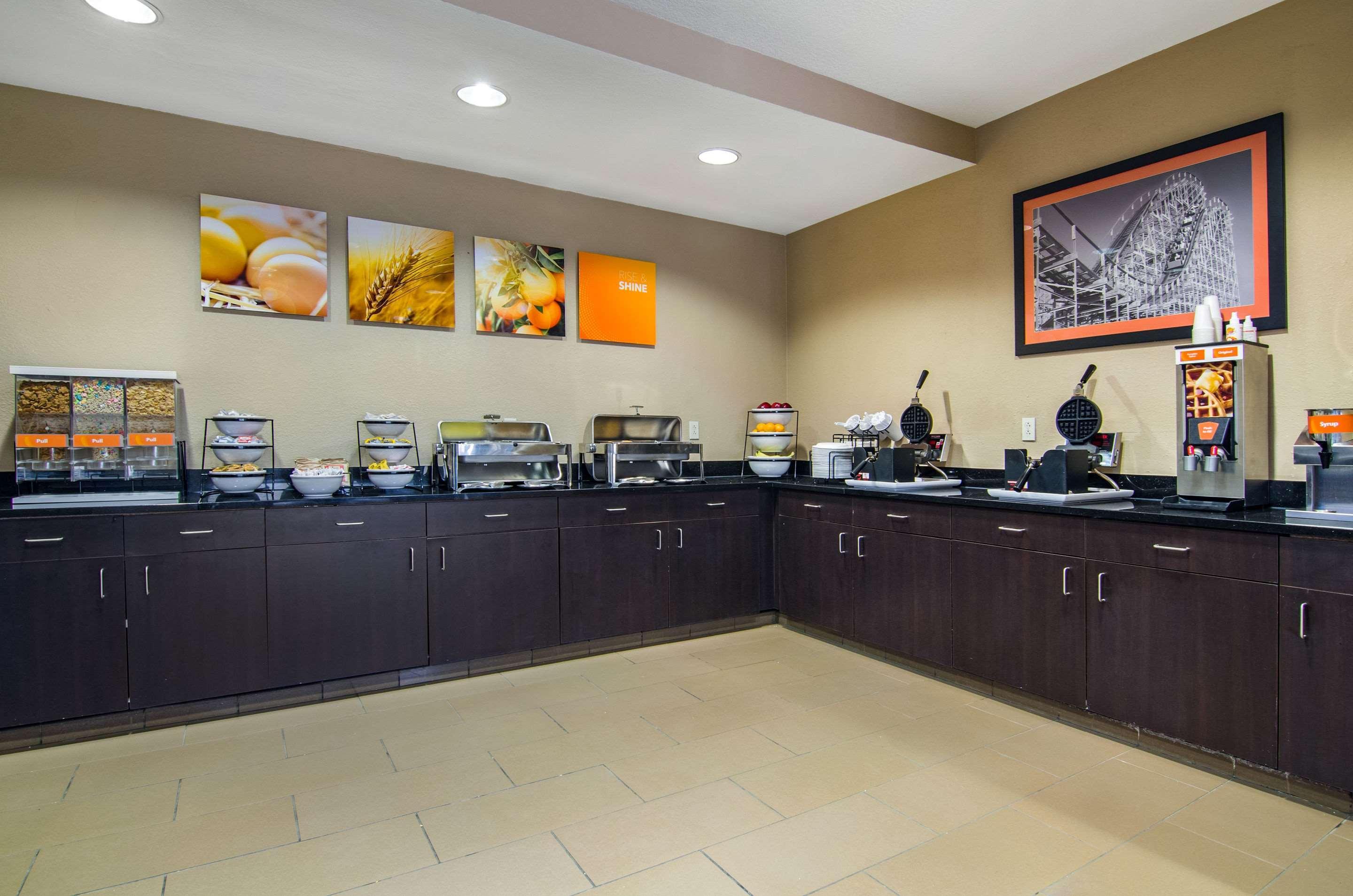 Hotel Comfort & Kansas - Northeast Kansas City