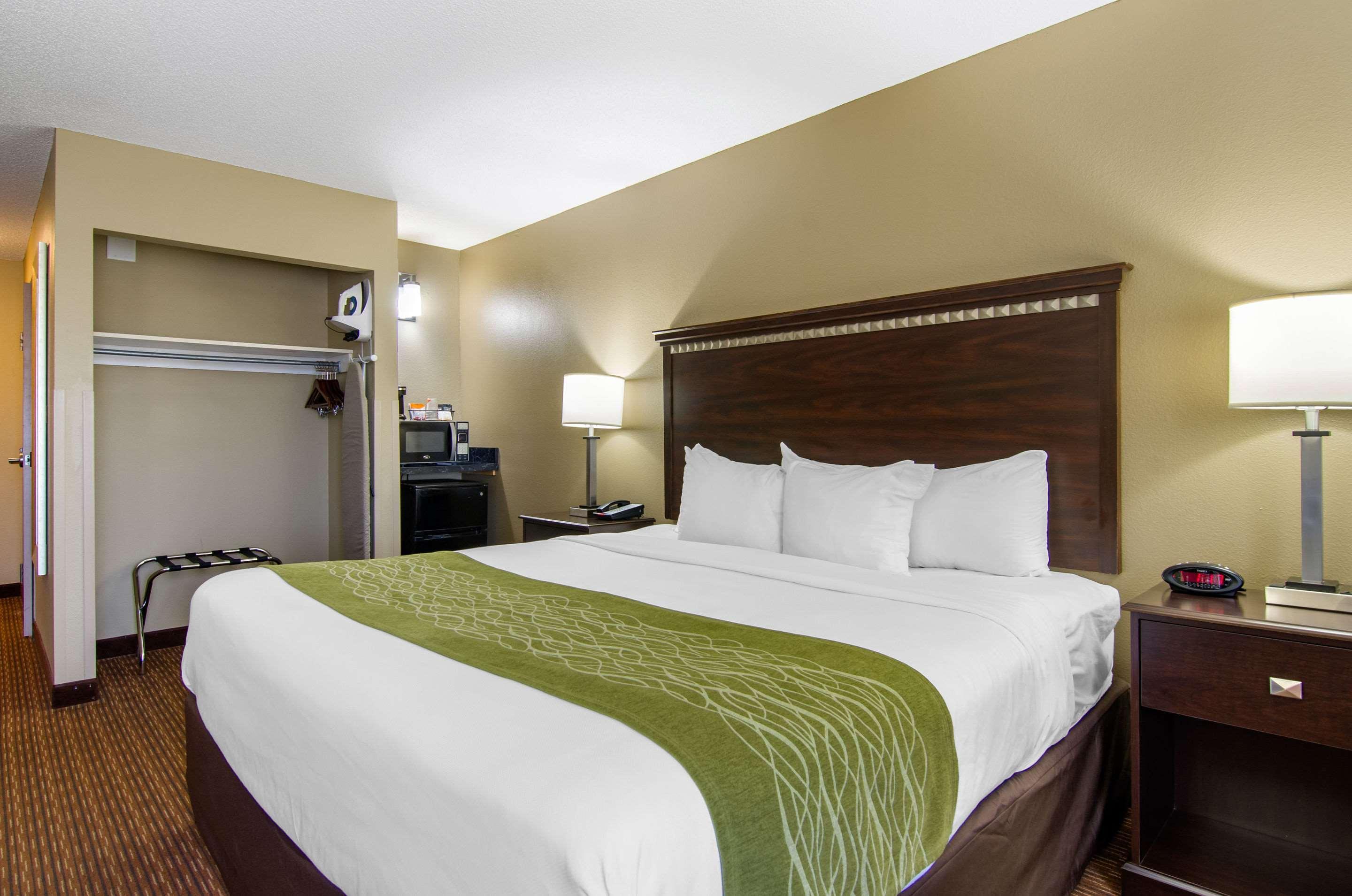 Hotel Comfort & Kansas - Northeast Kansas City
